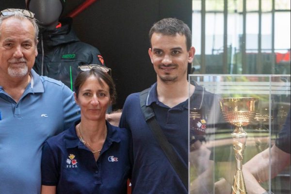 Antoine et sa Coupe de Champion du Monde