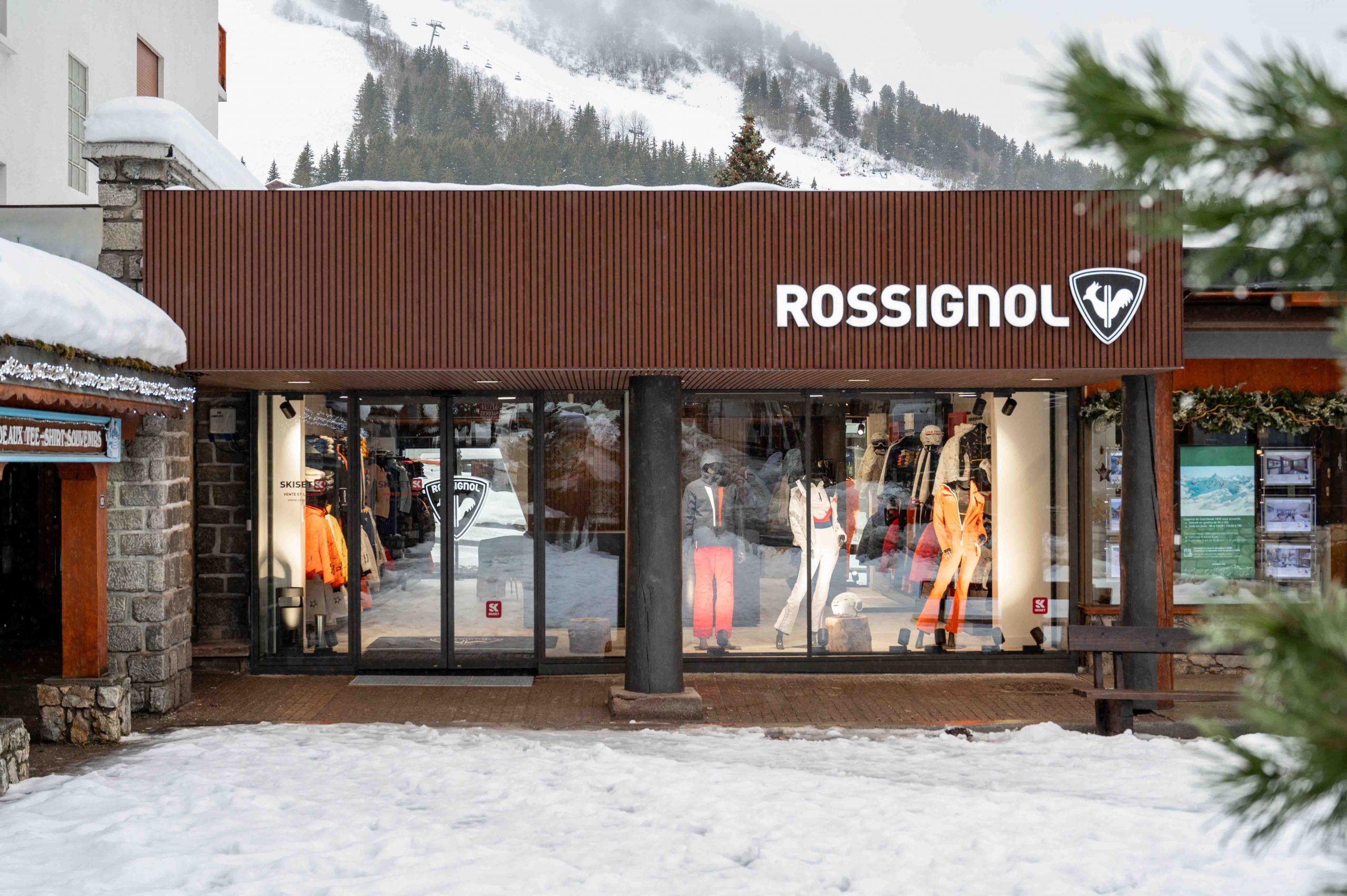 Vue extérieure de la boutique Rossignol à Courchevel